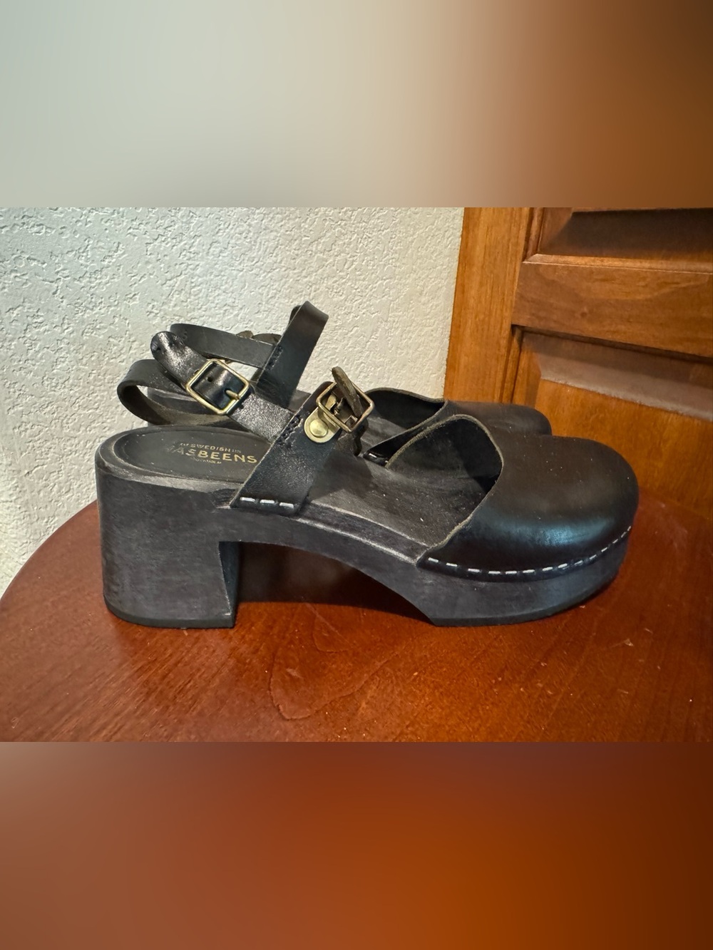 Swedish Hasbeens Black Leather Closed Toe Wood Clogs Sandals Sz 7 / 37